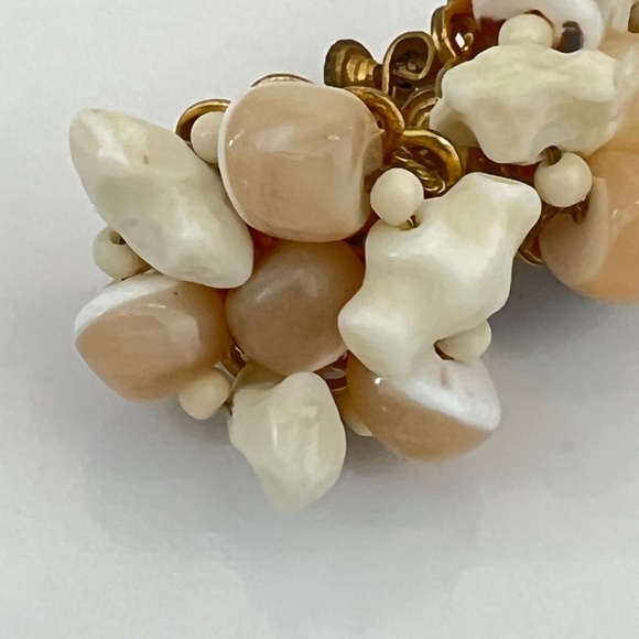 Miriam Haskell Earrings Vintage Signed Faux Coral Shell Beaded Clip/ Screw back - Picture 7 of 14